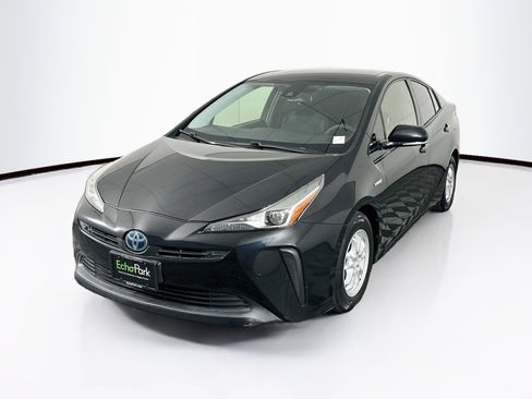 Used 2020 Toyota Prius LE FWD image 3
