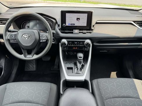 Used 2024 Toyota RAV4 XLE FWD image 2