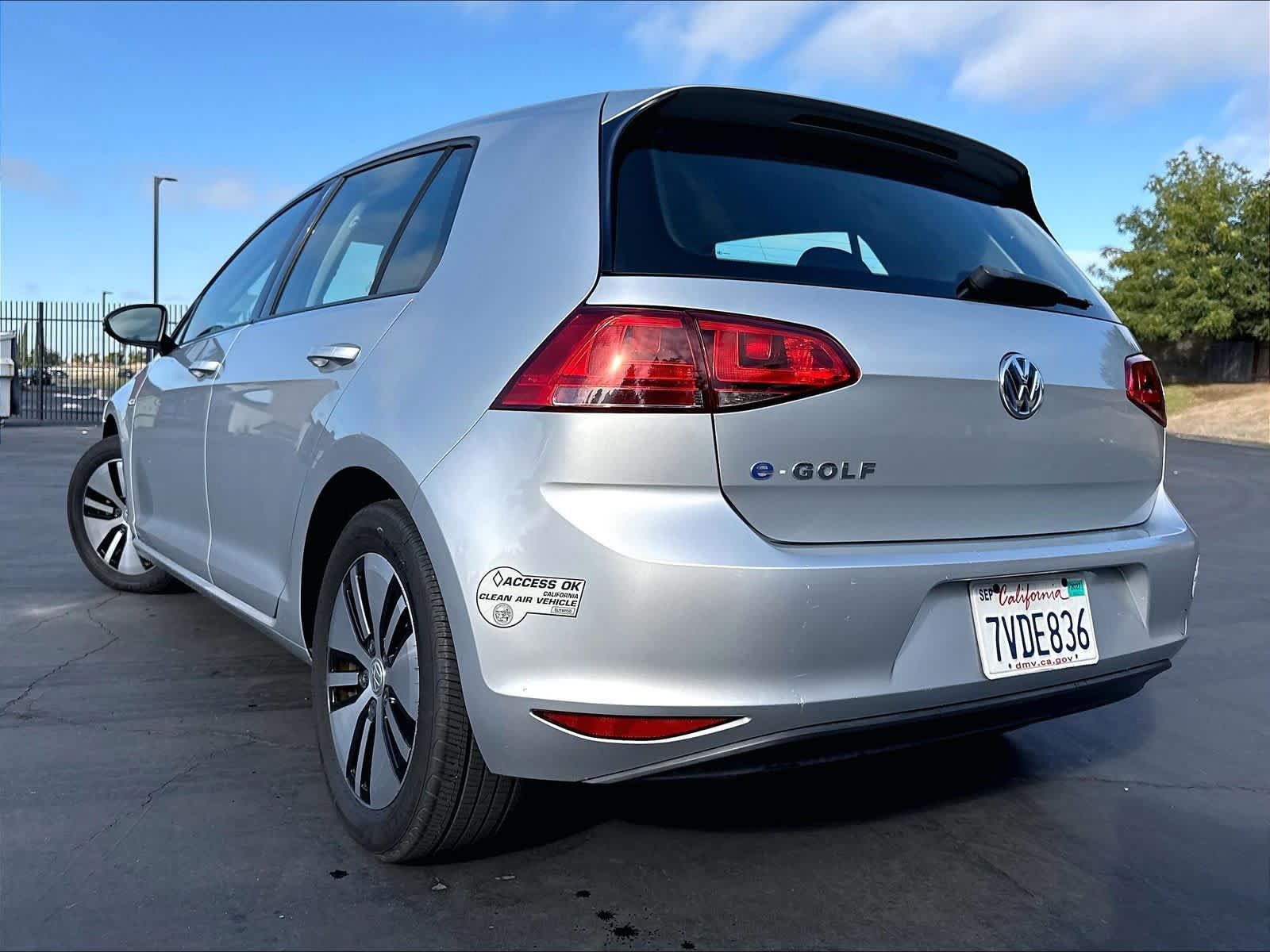 Used 2016 Volkswagen e-Golf SE w/ DC Fast Charging Package FWD image 3