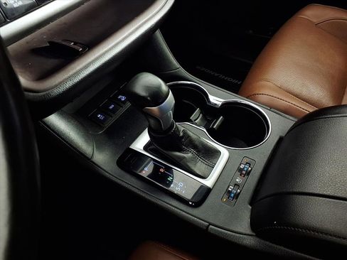 Used 2018 Toyota Highlander Limited image 22