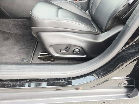 Used 2025 Jeep Compass Limited image 35