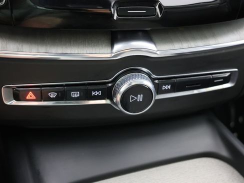 Used 2025 Volvo XC60 B5 Plus AWD/4WD image 30