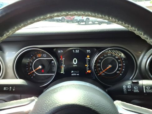 Used 2019 Jeep Wrangler Unlimited Sahara image 16