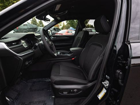 New 2025 Jeep Grand Cherokee Laredo X w/ Luxury Tech Group I AWD/4WD image 20