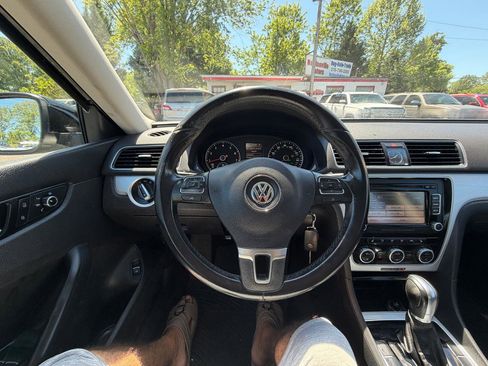 Used 2012 Volkswagen Passat 2.5 SE FWD image 20