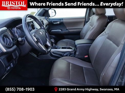 Used 2016 Toyota Tacoma Limited w/ Towing Package image 16