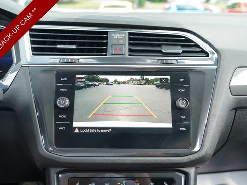 Used 2022 Volkswagen Tiguan SE w/ Panoramic Sunroof Package AWD/4WD image 10