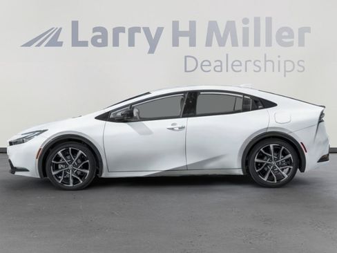 New 2026 Toyota Prius Plug-In Hybrid image 3