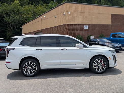 Used 2024 Cadillac XT6 Sport w/ Platinum Package AWD/4WD image 10