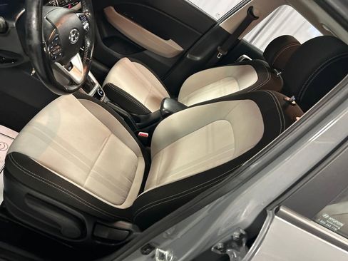 Used 2022 Hyundai Venue SEL FWD image 10