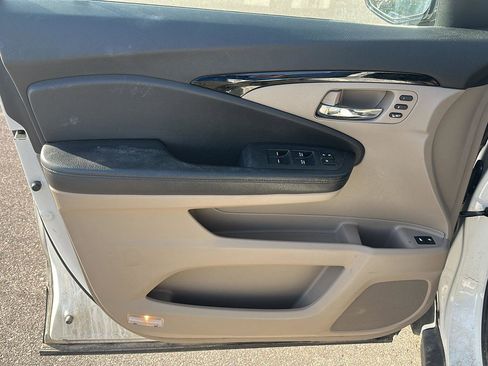 Used 2017 Honda Pilot Touring image 9