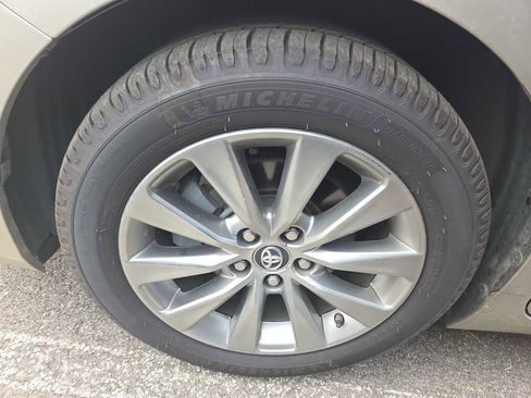 Used 2017 Toyota Camry XLE image 9