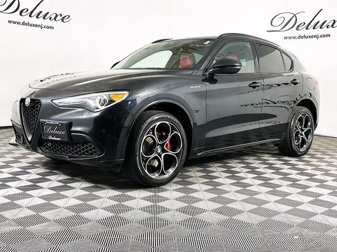 Used 2023 Alfa Romeo Stelvio Veloce AWD/4WD image 3