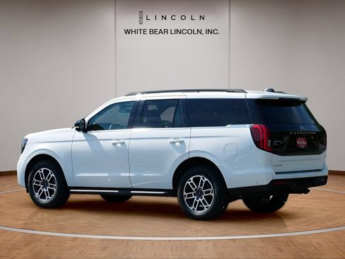 Used 2025 Ford Expedition Active AWD/4WD image 7