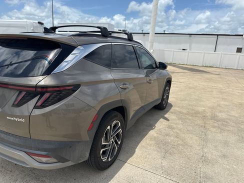 Used 2025 Hyundai Tucson Limited AWD/4WD image 3