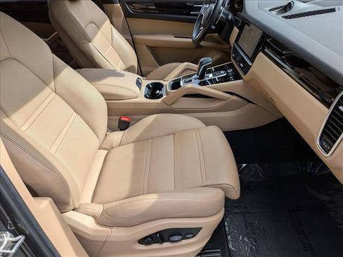 Used 2022 Porsche Cayenne E-Hybrid image 22