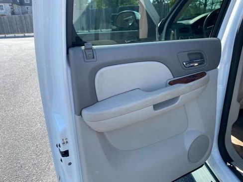 Used 2012 Chevrolet Suburban LT w/ Luxury Package AWD/4WD image 17