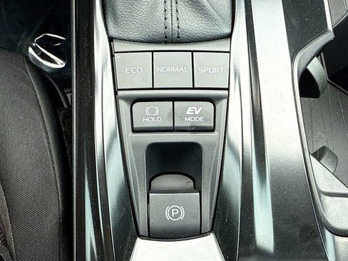 Used 2025 Toyota Camry LE w/ Convenience Package FWD image 29