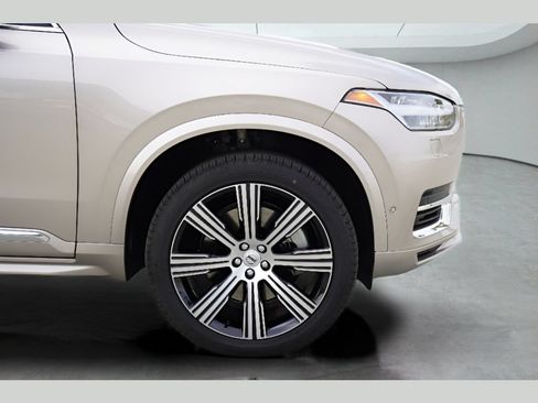 New 2025 Volvo XC90 T8 Plus w/ Protection Package Premier AWD/4WD image 5