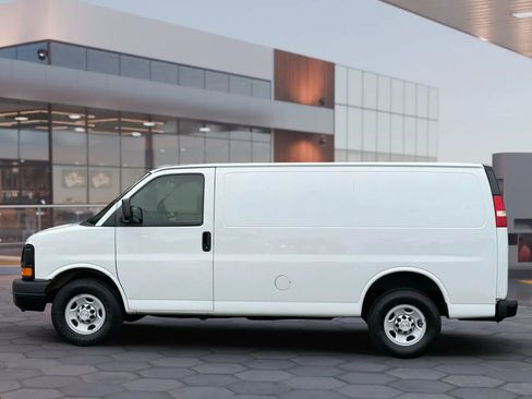 Used 2015 Chevrolet Express 2500 RWD image 3