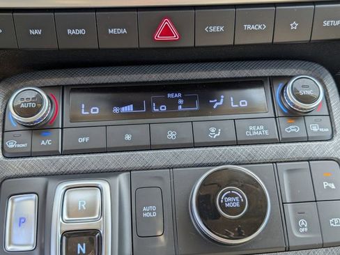 Used 2024 Hyundai Palisade Limited image 21