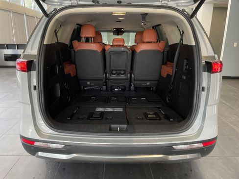 Used 2023 Kia Carnival SX image 39