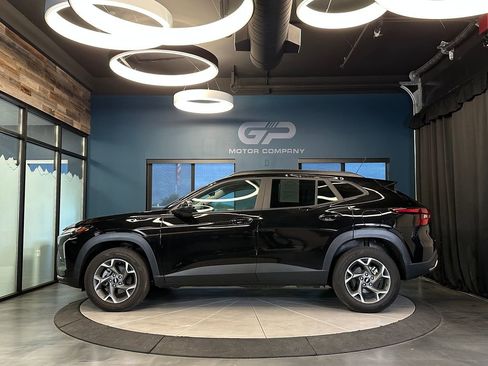 Used 2025 Chevrolet Trax LT FWD image 6