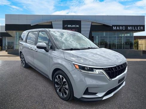 Used 2022 Kia Carnival EX FWD image 1