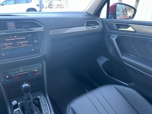 Used 2022 Volkswagen Tiguan SE image 11