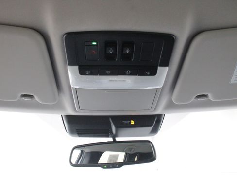 Used 2024 Mitsubishi Outlander 4WD Plug-In Hybrid image 22