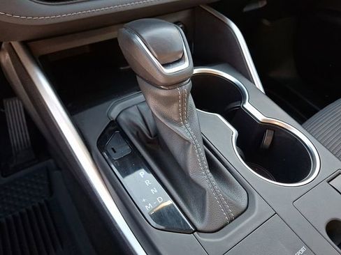 Used 2024 Toyota Highlander LE image 18