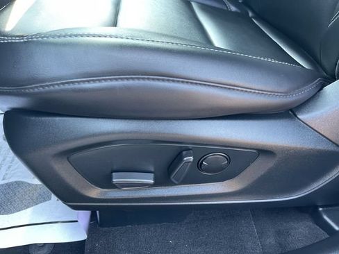 Used 2023 Ford Explorer XLT w/ Equipment Group 202A AWD/4WD image 14