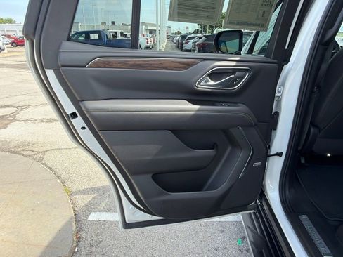 Used 2024 Chevrolet Tahoe Premier AWD/4WD image 22