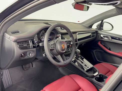 New 2026 Porsche Macan AWD/4WD image 4