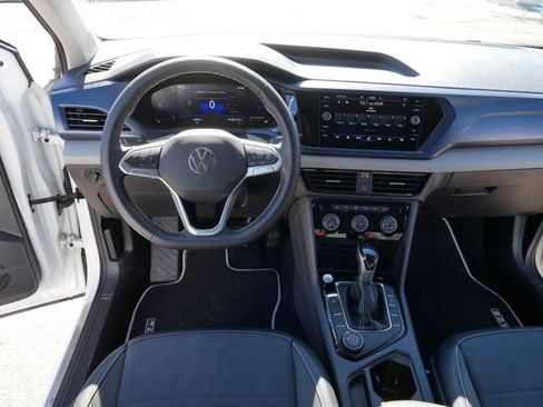 Certified 2023 Volkswagen Taos SE w/ Panoramic Sunroof Package image 21