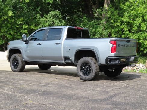 Used 2024 Chevrolet Silverado 2500 ZR2 w/ Technology Package AWD/4WD image 6