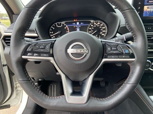 Used 2023 Nissan Altima 2.0 SR FWD image 35