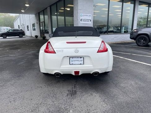 Used 2017 Nissan 370Z Touring Sport RWD image 12