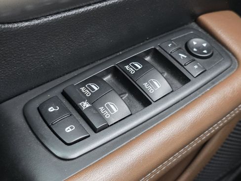 Used 2019 Chrysler Pacifica Limited w/ Advanced Safetytec Group image 9