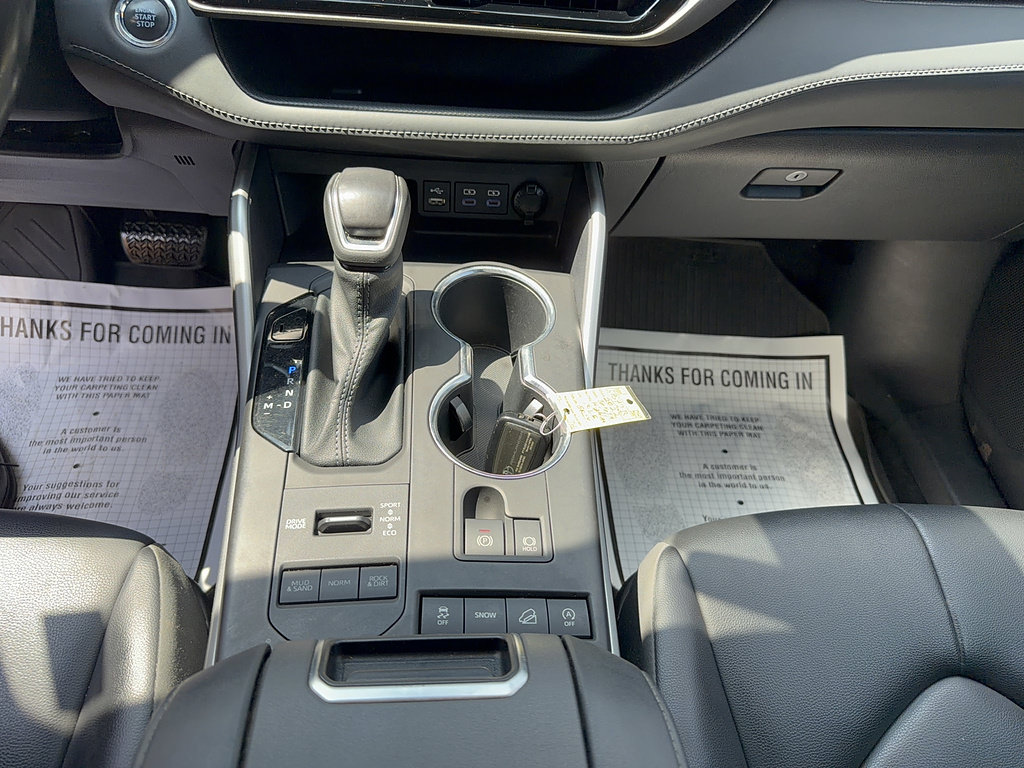 Used 2022 Toyota Highlander XLE AWD/4WD image 15