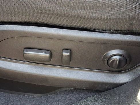 Used 2011 Chevrolet Traverse LT w/ Personal Connectivity Package FWD image 25