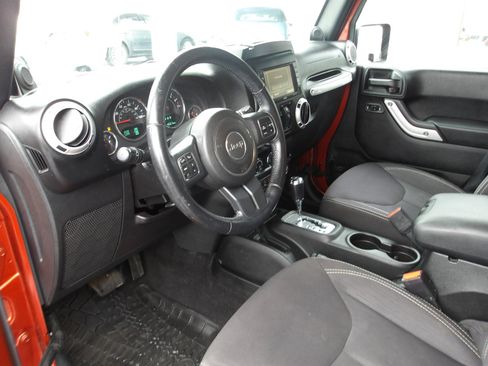 Used 2014 Jeep Wrangler Unlimited Sahara w/ Mopar Chrome Edition Group image 9