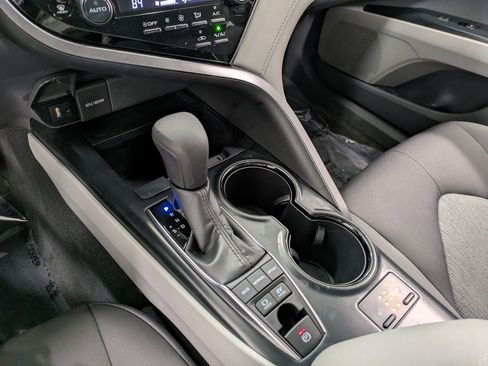 Used 2019 Toyota Camry LE FWD image 14