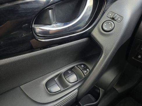 Certified 2022 Nissan Rogue Sport SV FWD image 24