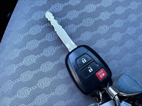 Used 2020 Toyota Tacoma SR5 image 11