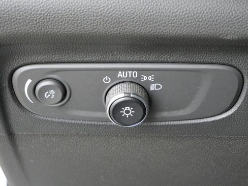 Used 2022 Buick Envision Essence w/ Sport Touring Package image 19