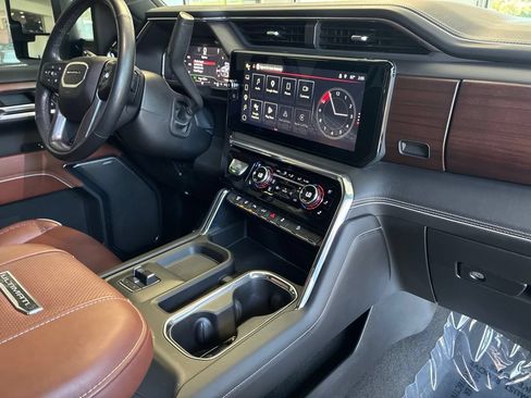 Used 2024 GMC Sierra 2500 Denali Ultimate AWD/4WD image 29