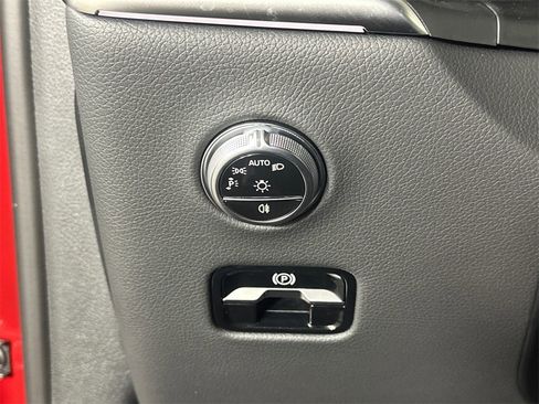 Certified 2025 Mercedes-Benz GLC 300 4MATIC image 34