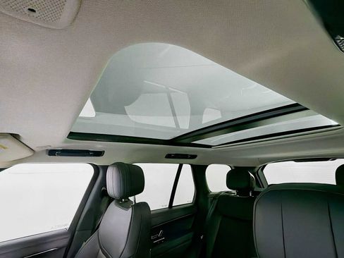 Used 2024 Land Rover Range Rover SE image 12