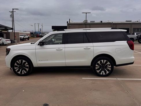 Used 2025 Ford Expedition Max Platinum w/ Driver's Package AWD/4WD image 4